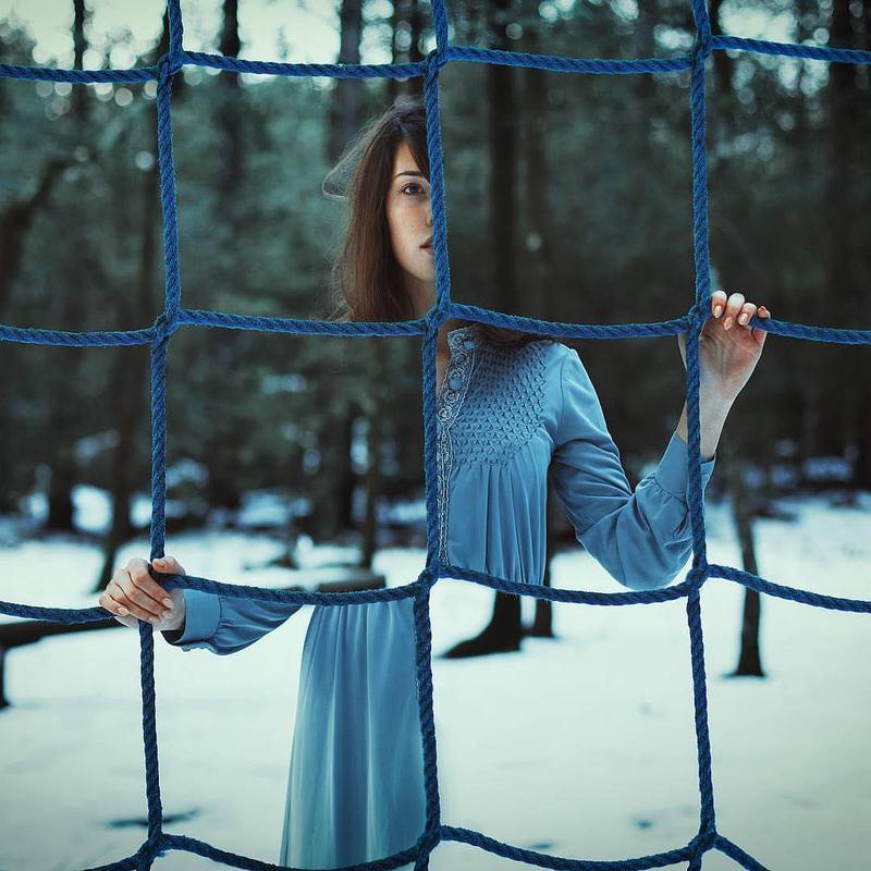 800x800, 96 Kb / сетка, женщина, снег, лес