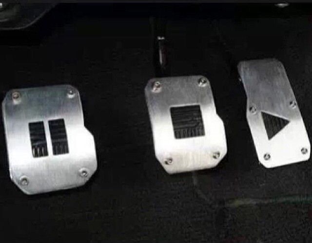 640x499, 37 Kb / педали, газ, тормоз, сцепление, стоп, плей, пауза