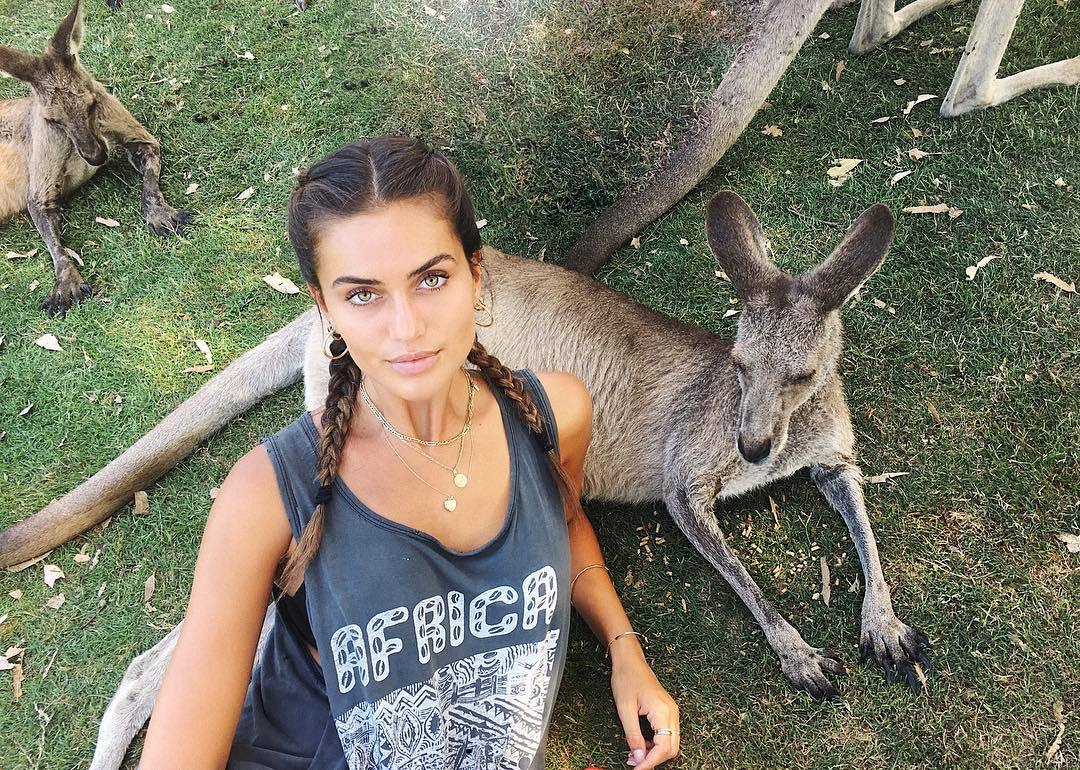 1080x770, 283 Kb / косички, кулон, африка, кенгуру