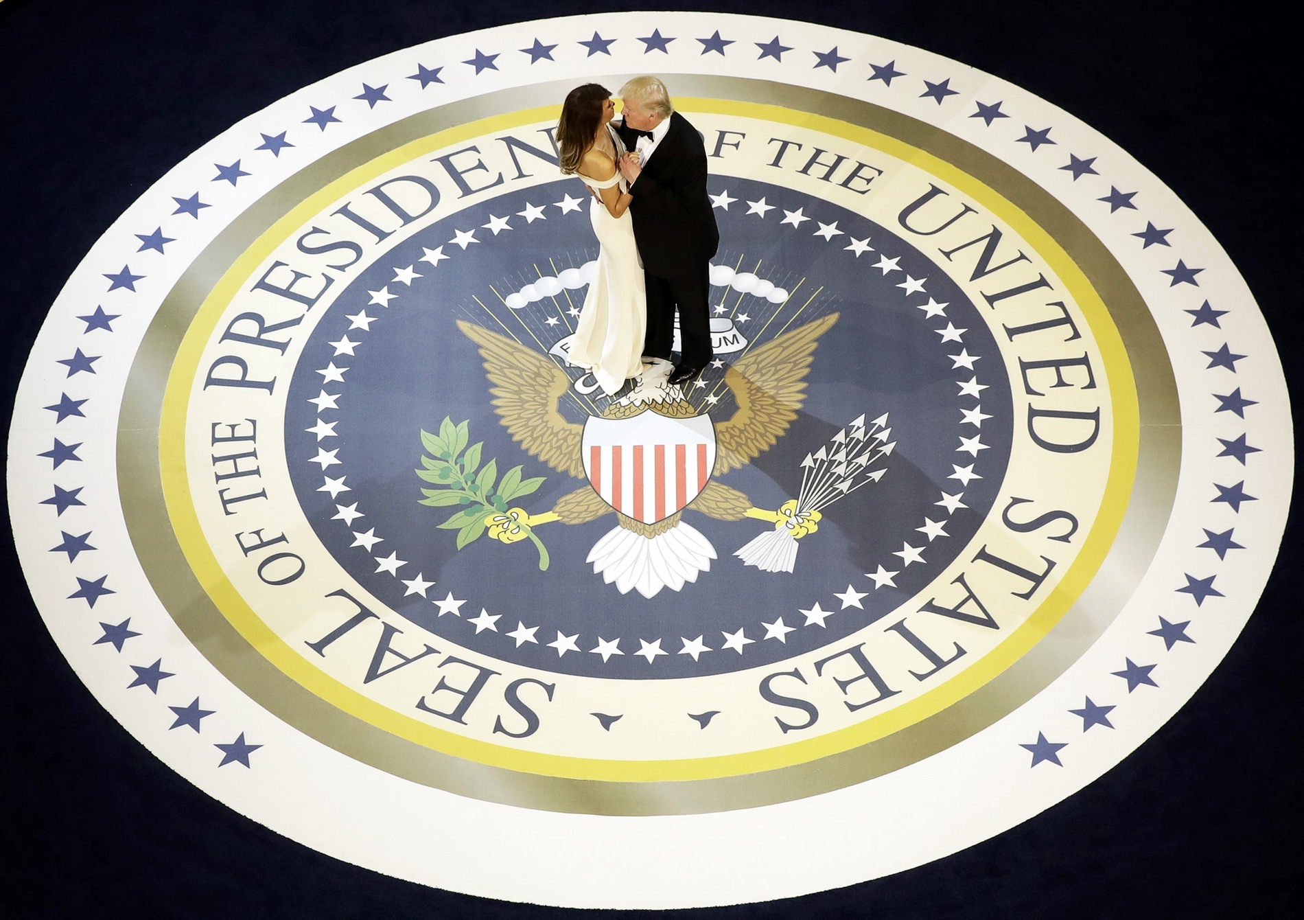 1900x1340, 566 Kb / Трамп, танец, Вашингтон