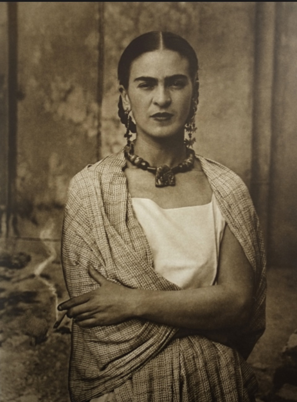 960x1298, 201 Kb / Фрида, художница, ч/б