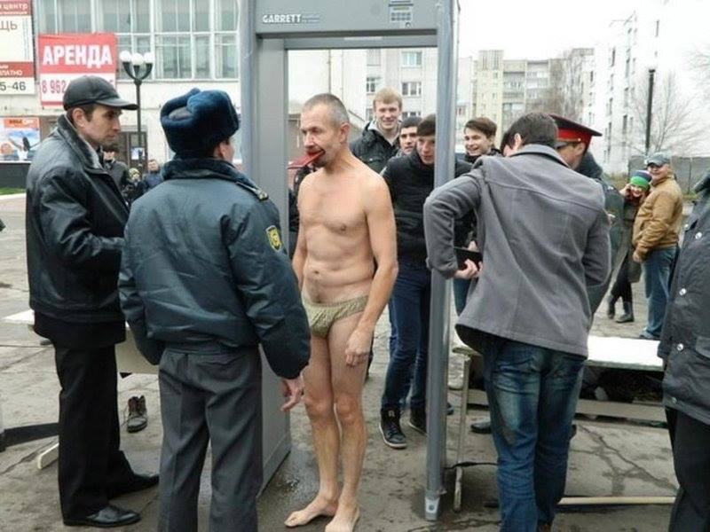 800x600, 70 Kb / паспорт, гражданин, рамка, полиция, досмотр, поляков