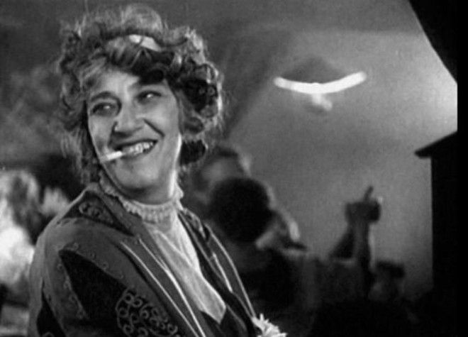 660x475, 35 Kb / Фаина, сигаретка, улыбка, актриса, ч/б