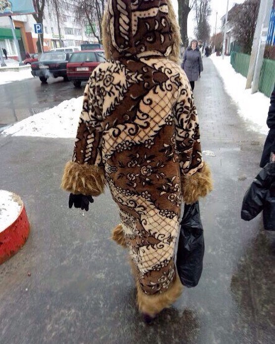 555x693, 109 Kb / Пальто, ковёр