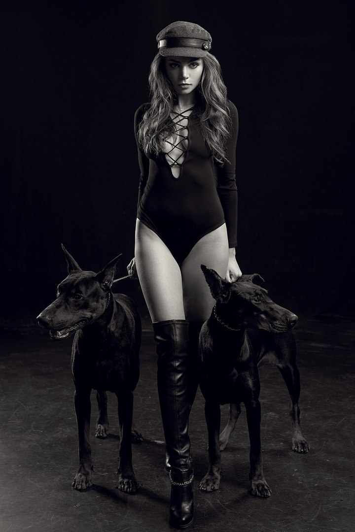 720x1080, 93 Kb / боди, кепка, сапоги, ч/б, собаки, доберманы