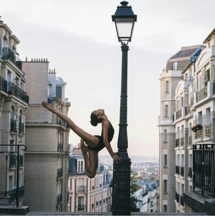 735x736, 81 Kb / балерина, пуанты, боди, фонарь, улица, город