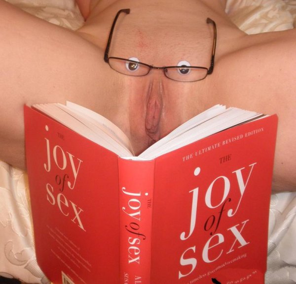 600x577, 51 Kb / очки, глаза, книга, радость, секса