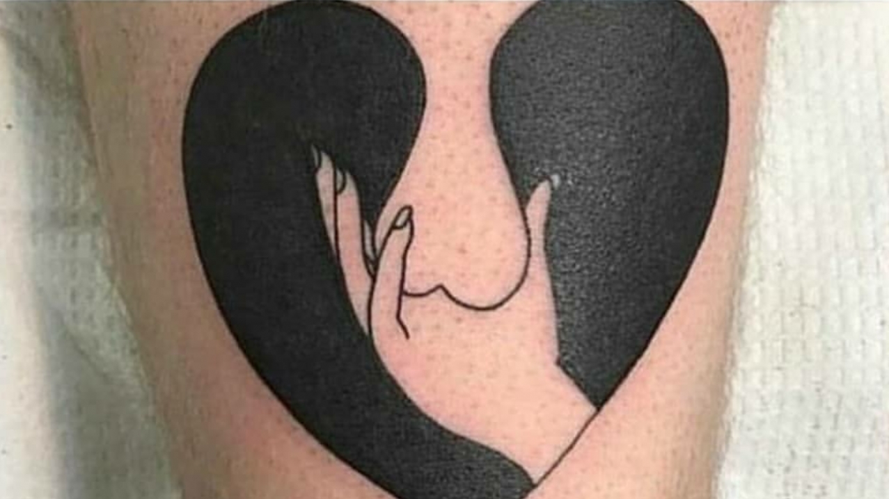 1277x718, 342 Kb / тату, рука, мошонка, сердечко, яйца