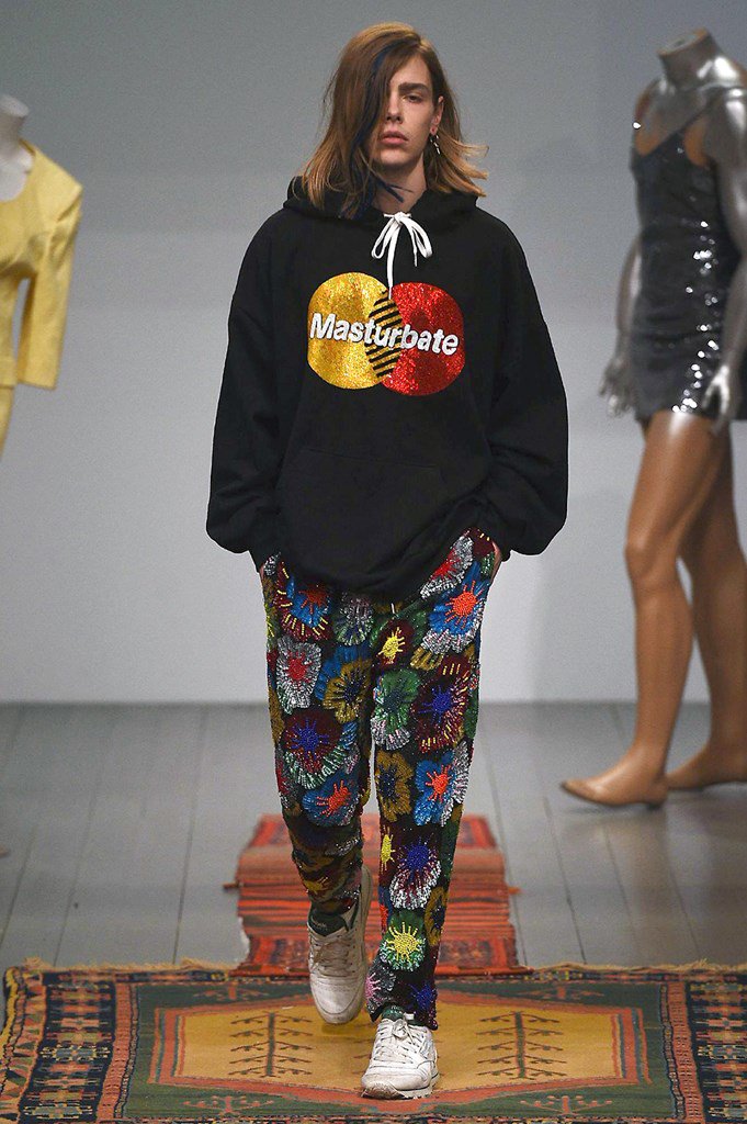 681x1024, 135 Kb / мастеркард, мастурбируй, показ, подиум