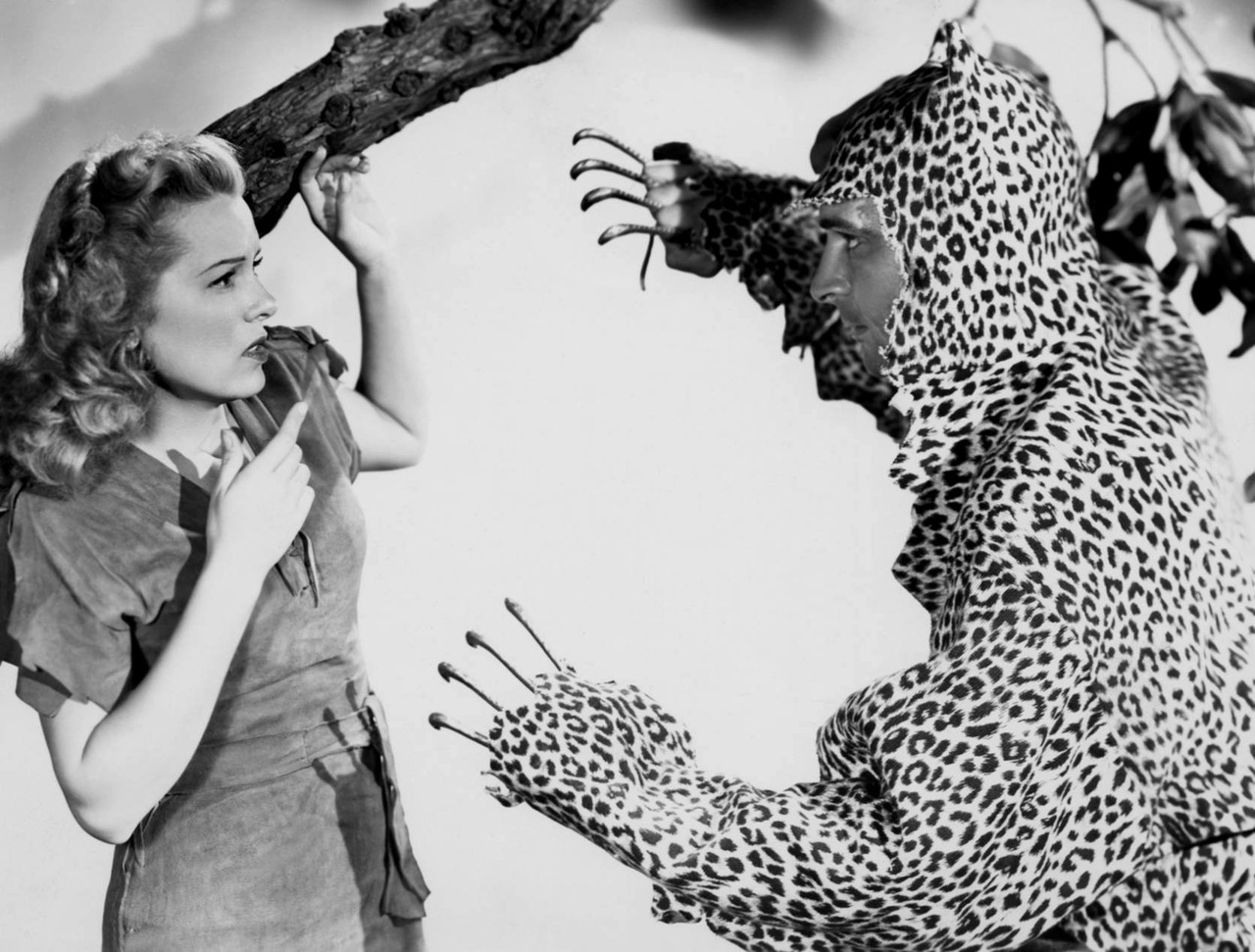 1280x971, 260 Kb / девка, леопард, когти, ч/б