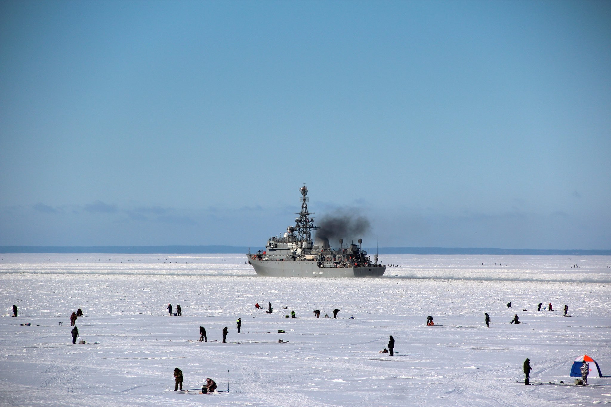 2048x1364, 374 Kb / корабль, лёд, рыбаки