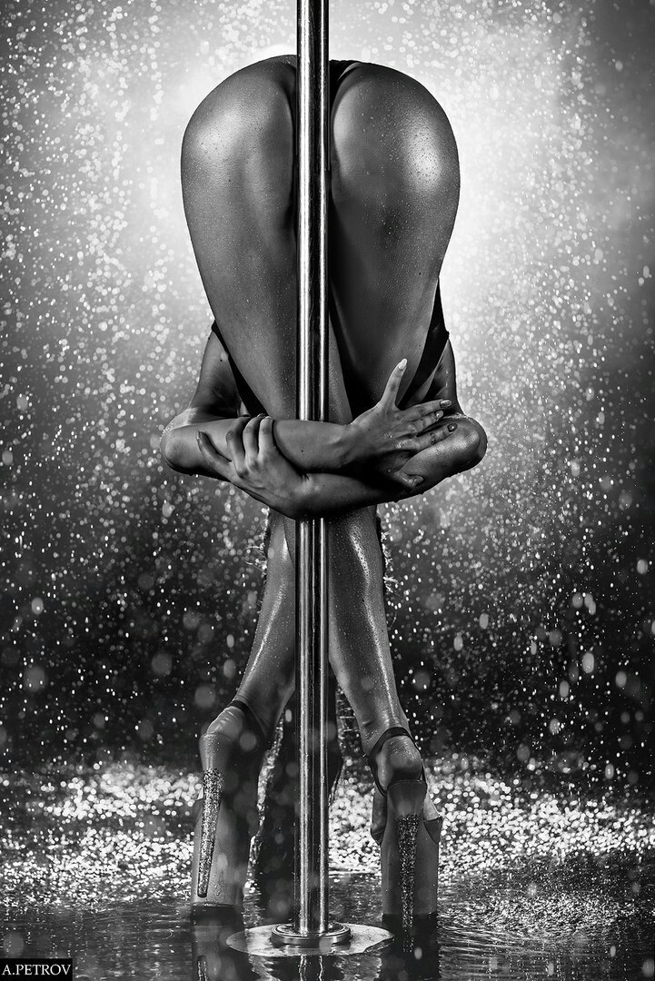 721x1080, 234 Kb / пилон, стриптиз, попа, туфли, шест, ч/б, петров