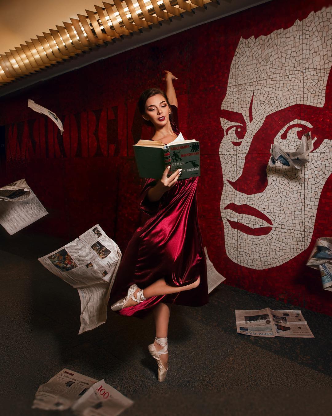 1080x1350, 173 Kb / газеты, метро, балерина, маяковский