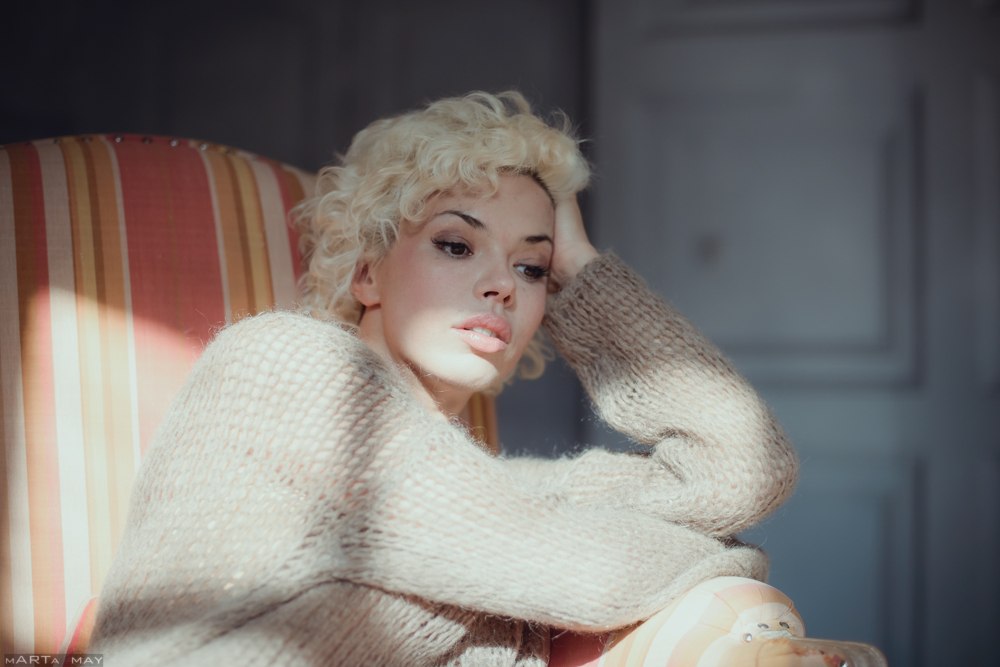 1000x667, 75 Kb / блондинка, кучерявая