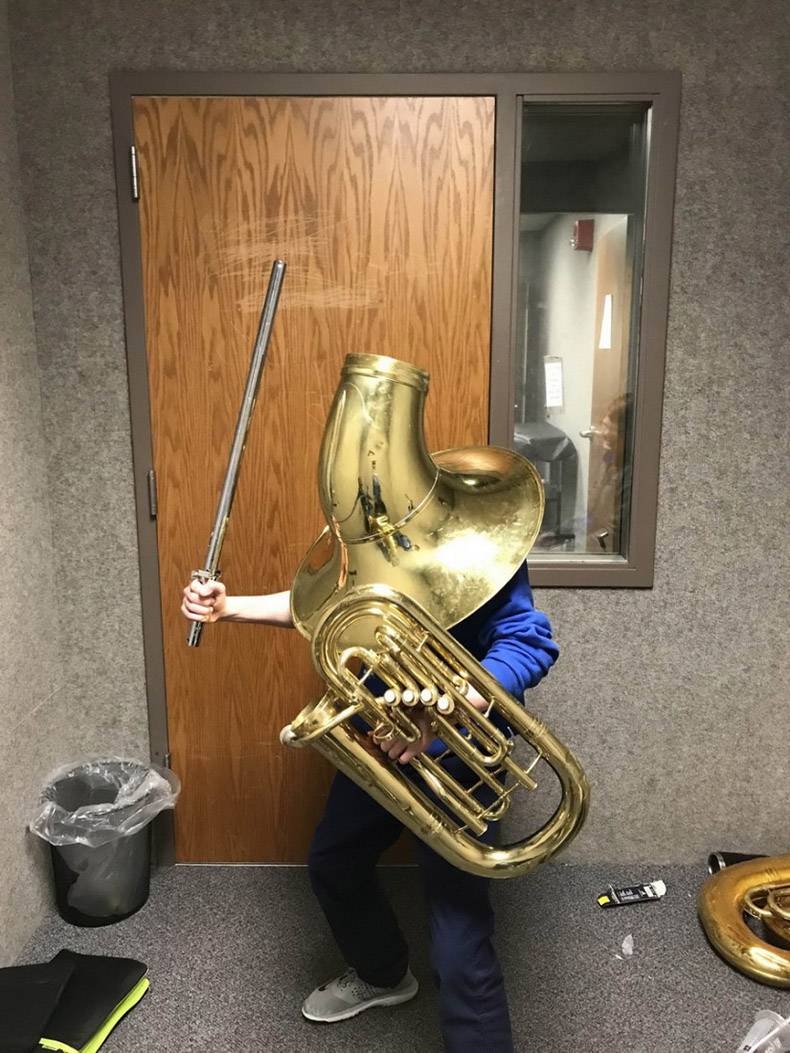 790x1053, 122 Kb / труба, рыцарь