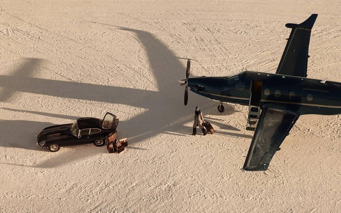 1184x740, 186 Kb / самолет, машина, чемоданы, снег, сверху, тень