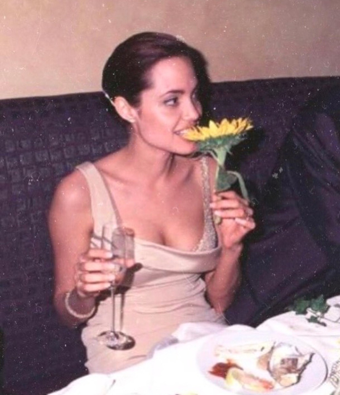 1102x1280, 201 Kb / джоли, бокал, подсолнух