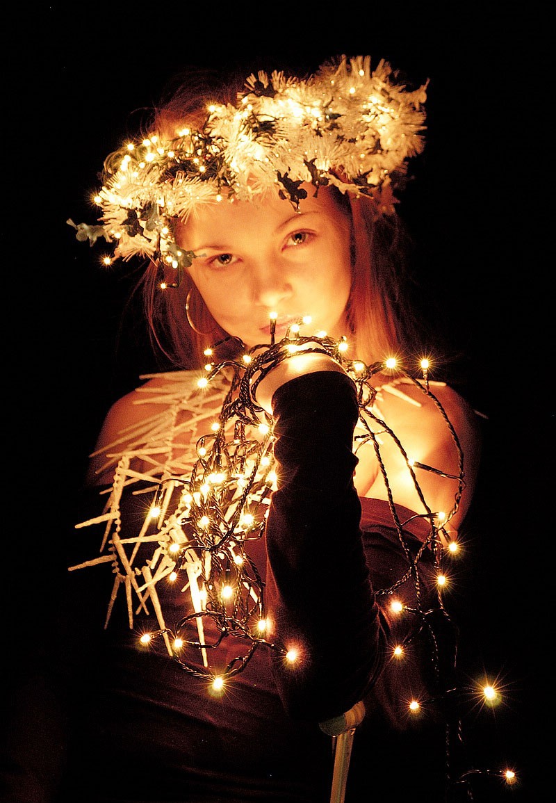 800x1155, 221 Kb / электричество, гирлянда