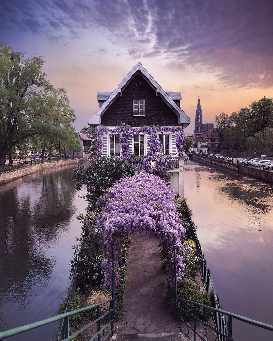 1080x1349, 287 Kb / дом, небо, облака, река, мост, Страсбург