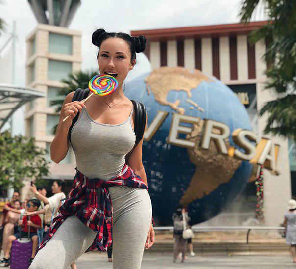 604x548, 60 Kb / сисяндры и конфетка, глобус, баба, микки маус, леденец, глобус, версаль, universal