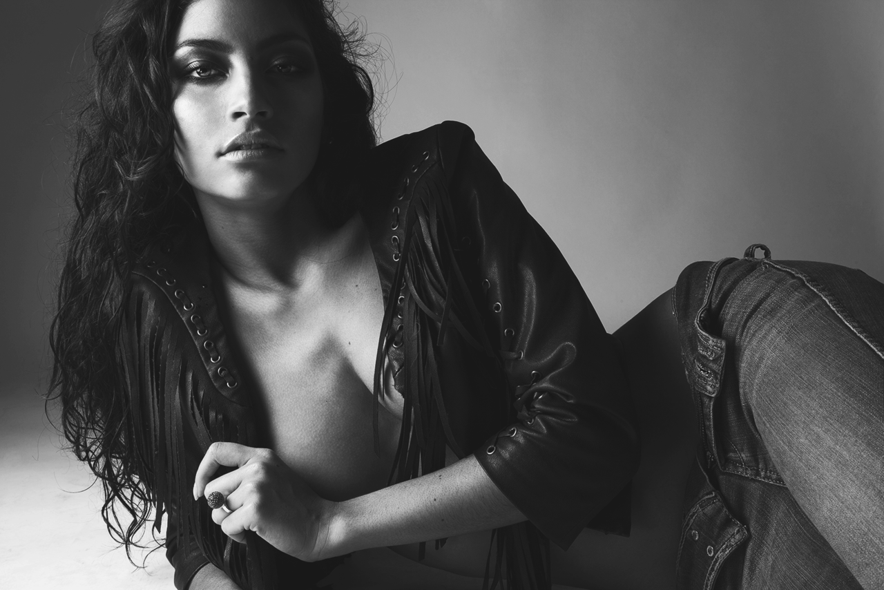 1280x854, 637 Kb / женщина, куртка, ждинцы, Эмили, ч/б