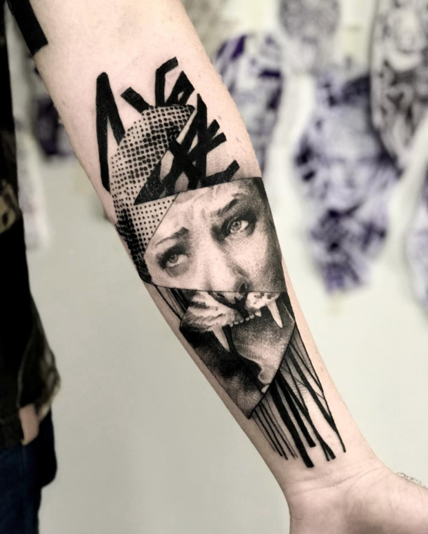 621x775, 513 Kb / рука, тату, лицо, морда, клыки