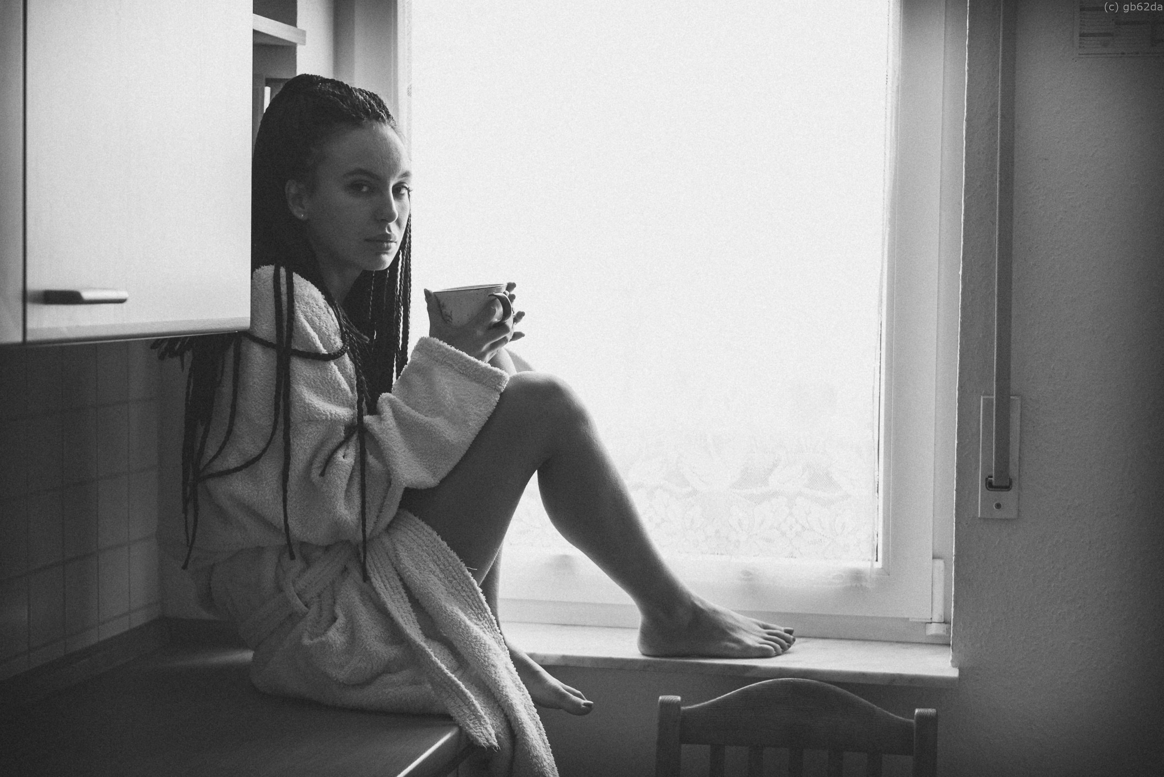 2400x1602, 587 Kb / Мария, gb62da, чашка, дреды, кухня, столешница