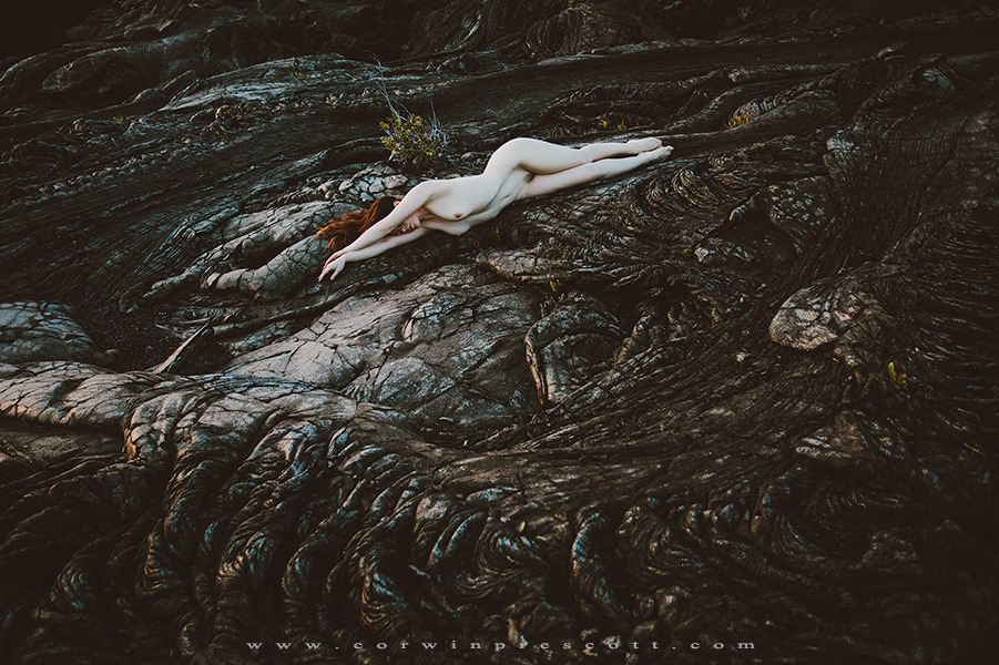 901x600, 246 Kb / женщина, рыжая, лава