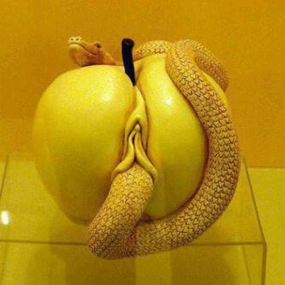 960x960, 69 Kb / скульптура, яблоко, вагина, змея