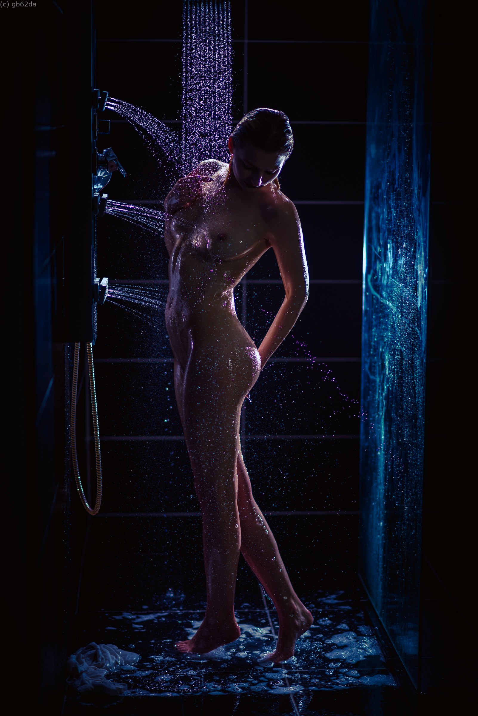 1602x2400, 612 Kb / Kate, душ, gb62da