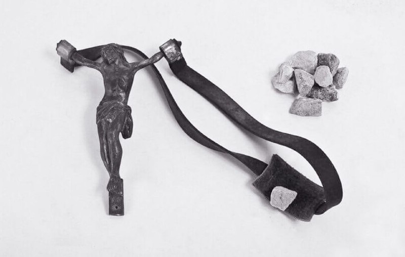 800x508, 42 Kb / рогатка, иисус, ч/б