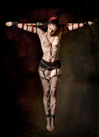 415x576, 36 Kb / девка, вязки, бдсм, распятие