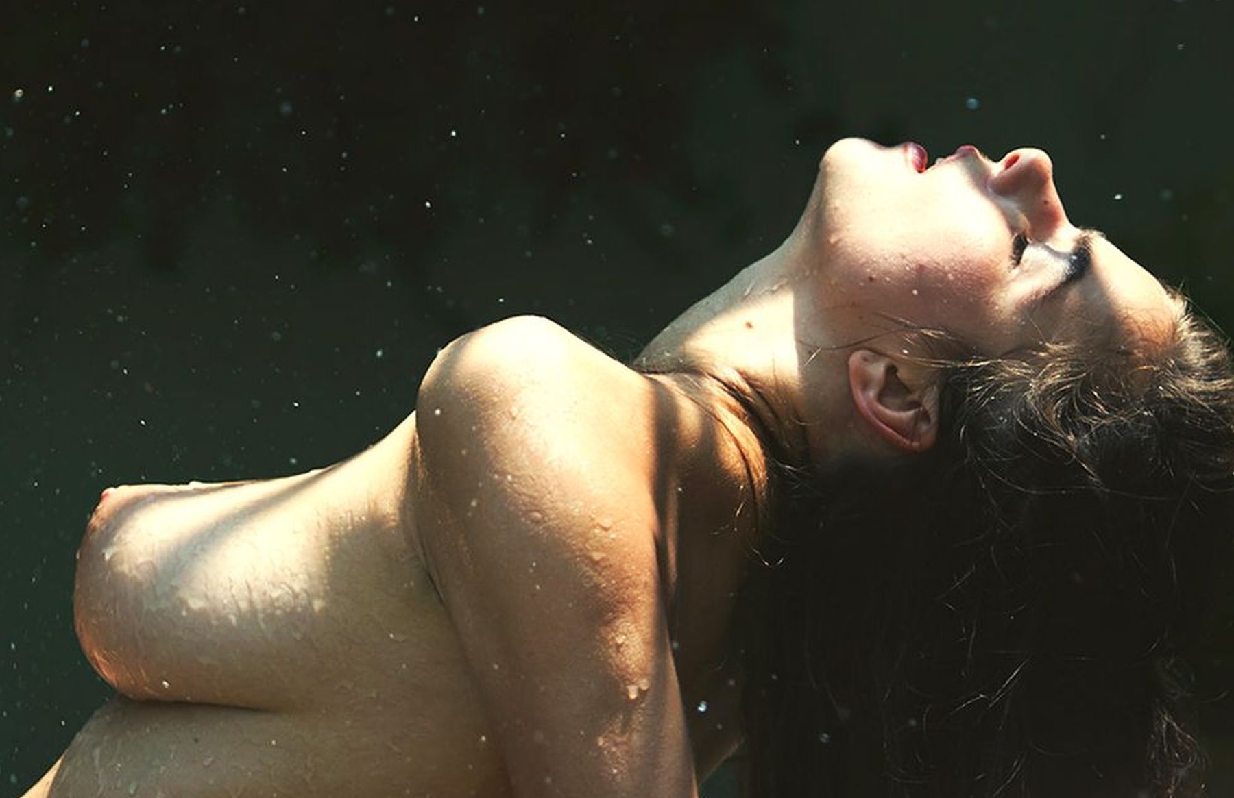 1800x1165, 132 Kb / грудь, капли, вода, дождь, Алина Алилуйкина