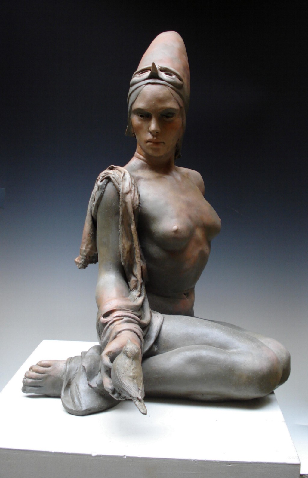 1024x1590, 188 Kb / девка, скульптура, птичка