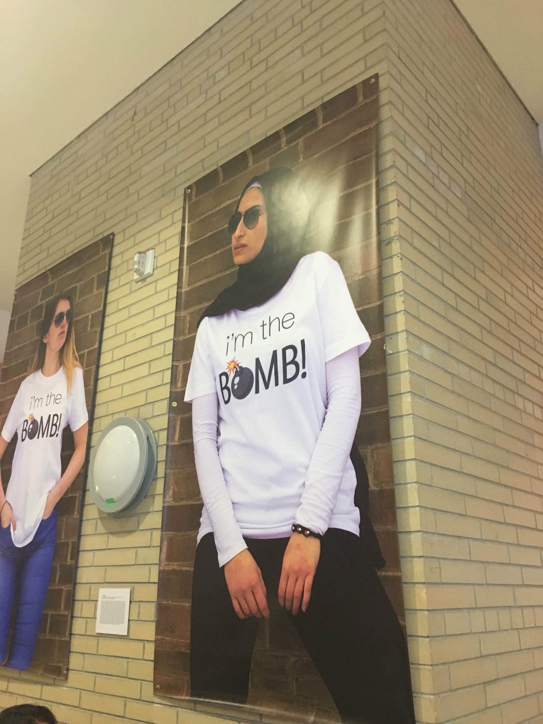 1079x1439, 398 Kb / бомба, хиджаб