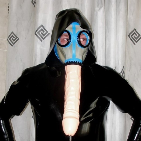 601x604, 47 Kb / чудак, маска, хобот, дилдо