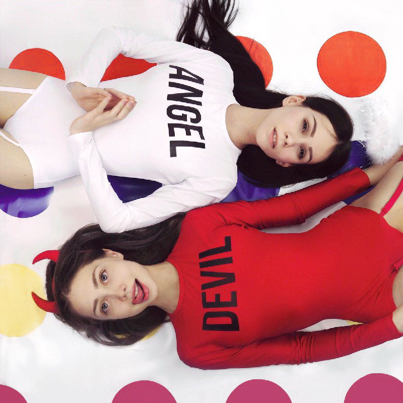 800x800, 158 Kb / девки, двое, ангел, дьявол