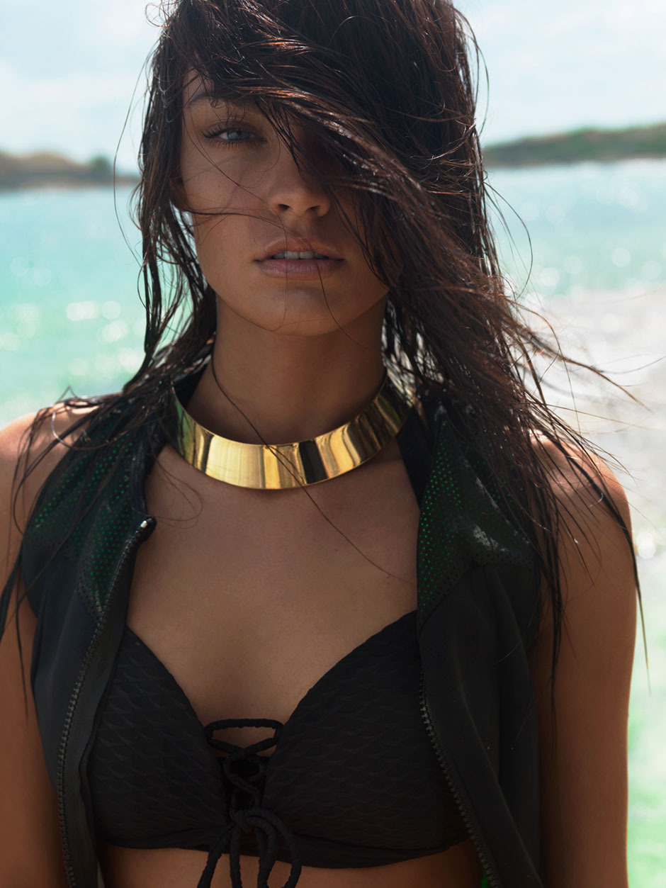 940x1253, 183 Kb / ожерелье, море, брюнетка