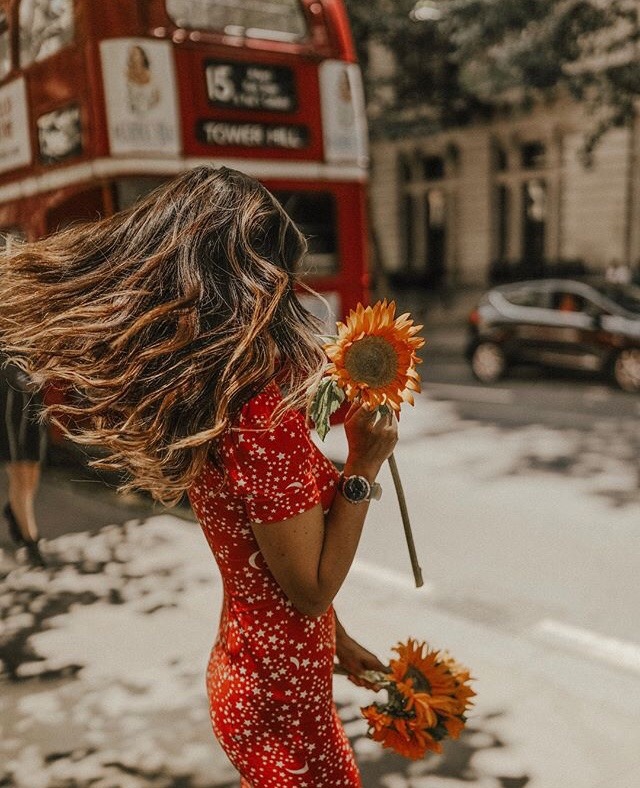 640x788, 152 Kb / подсолнухи, хризантемы, волосы, красное