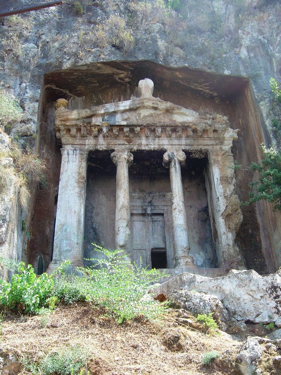 960x1280, 441 Kb / Турция, гробницы, камень, скала, колонны, Ликия, ликийские