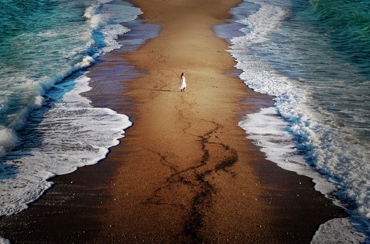 1280x845, 321 Kb / женщина, берег, песок, воды