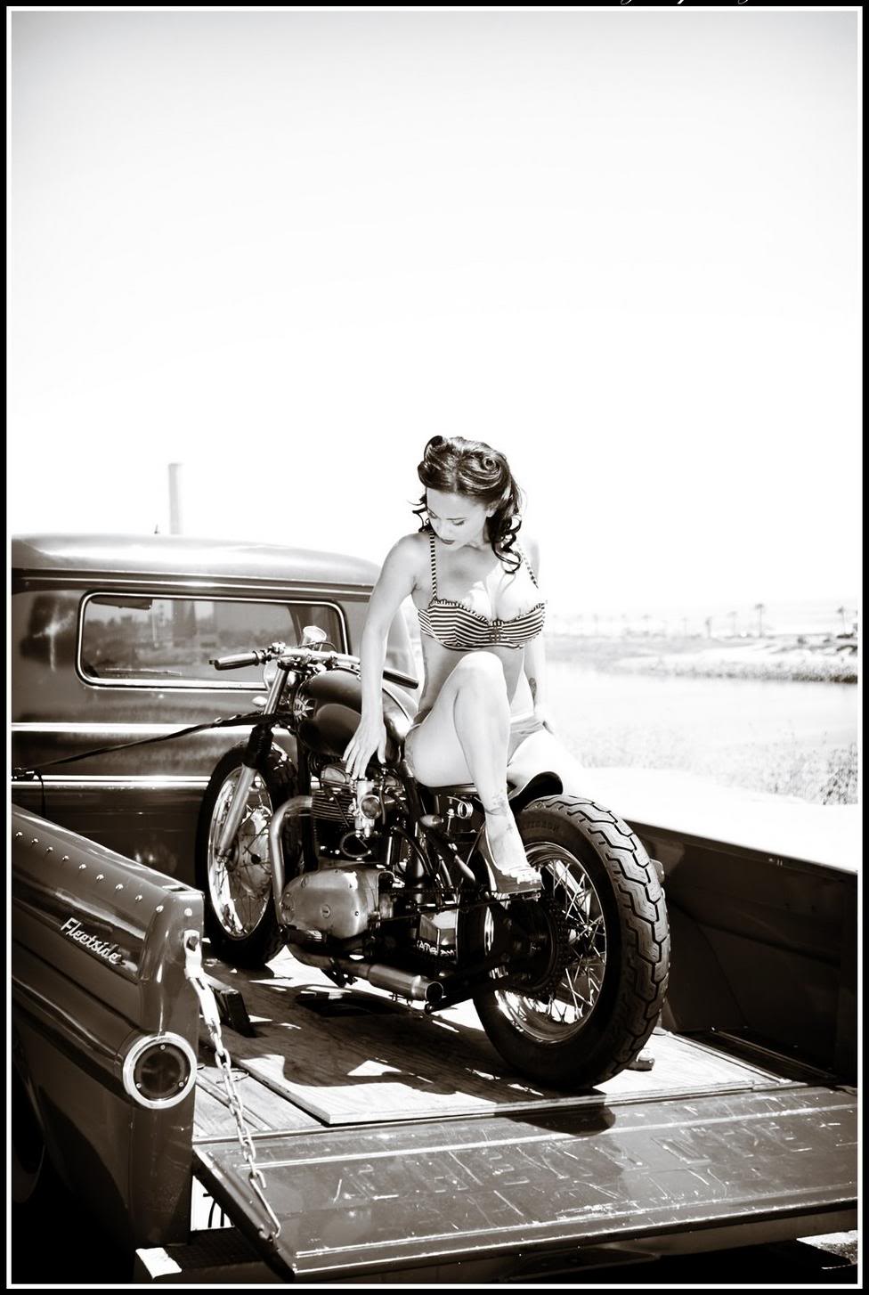 976x1454, 139 Kb / женщина, купальник, мотоцикл, авто, ч/б