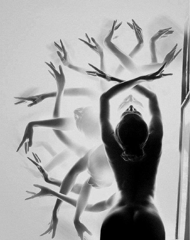 809x1024, 88 Kb / пучок, руки, спина, голая, ч/б