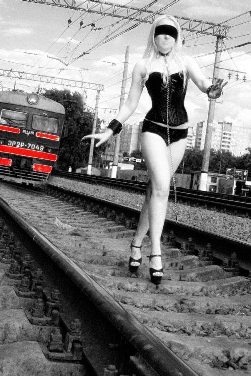 500x750, 86 Kb / поезд, дура