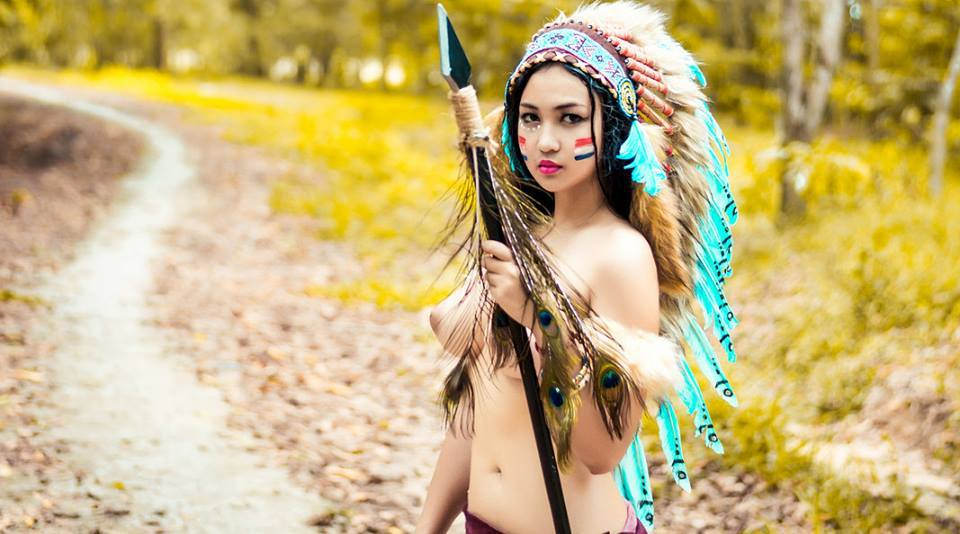 960x534, 93 Kb / девка, копьё, косплей, индеец