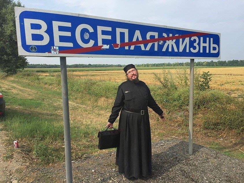 844x633, 153 Kb / священник, портфель, веселая жизнь