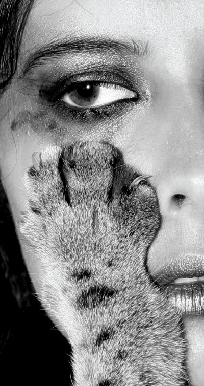 400x754, 157 Kb / девка, глаз, лапа, когти, ч/б