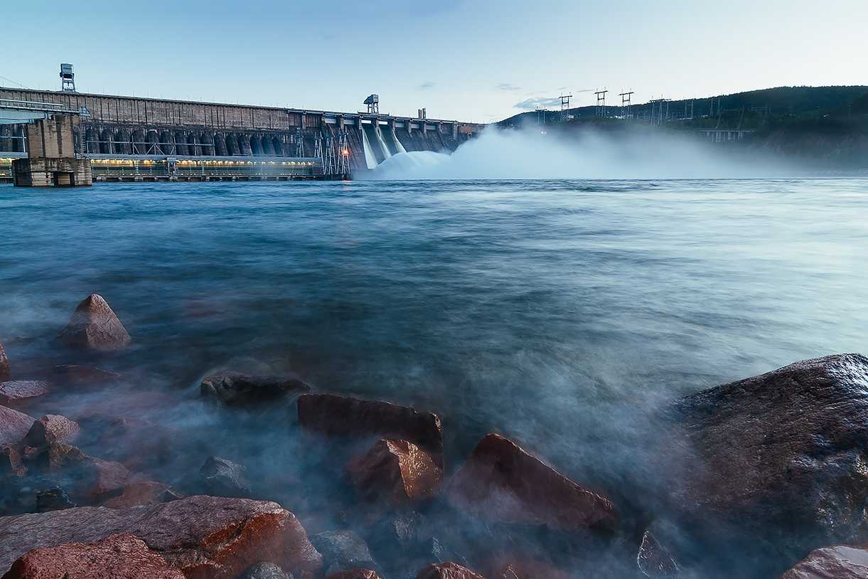 1221x814, 107 Kb / ГЭС, Красноярск, сброс