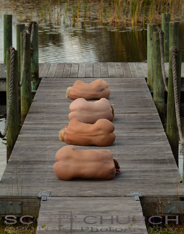 623x792, 163 Kb / причал, доски, девушки, голые, лежат, тату, блондинки, озеро