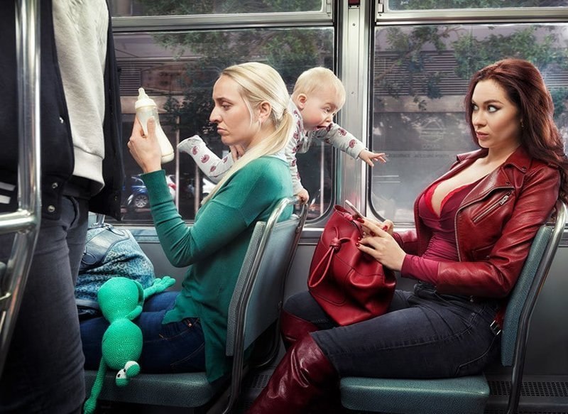 800x583, 109 Kb / Ребенок, Мама, Автобус, Взгляд, Сиськи, Бутылочка